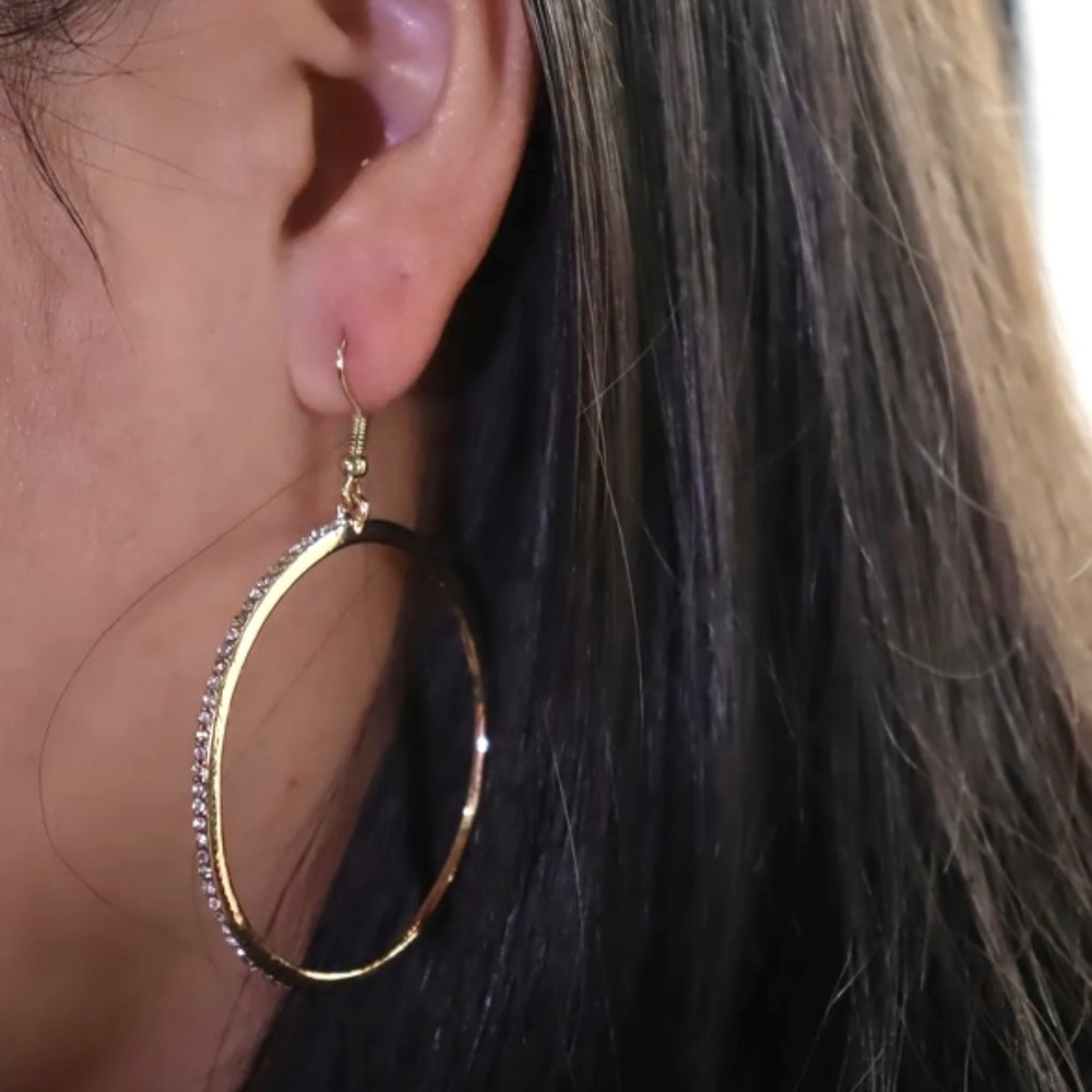 Women’s brand new-never worn gold-toned sparkly hoop earrings